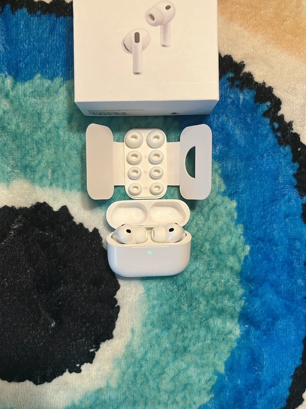 Apple White Wireless Earbuds with Charging Case